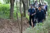 Seoul Mayor Oh Se-hoon on Friday visits a hiking trail in Sillim-dong, Gwanak District, southern Seoul, where a 30-year-old man is suspected of assaulting and raping a woman a day earlier. [JOINT PRESS CORPS]