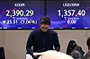 The Kospi has dipped below the psychologically important threshold of 2,400 on Friday at market open. [YONHAP]