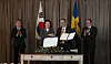 Korea's Minister of SMEs and Startups Park Young-sun, center left, and Sweden's Minister for Business, Industry and Innovation Ibrahim Baylan, center right, sign an agreement on bilateral cooperation on SMEs and start-ups at the Grand Hotel Saltsjobaden in Sweden on June 15, 2019. Korea's President Moon Jae-in, far left, and Swedish Prime Minister Kjell Stefan Lofven, far right, congratulate the occasion. [JOINT PRESS CORPS OF THE BLUE HOUSE]