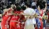 The SK Seoul Knights celebrate winning the KBL championship title against Anyang Korea Ginseng Corporation on Tuesday at Jamsil Students' Gymnasium in southern Seoul on Tuesday. [NEWS1]