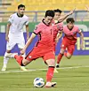 Son Heung-min in action during the second leg of the third round of Asian qualifiers for the 2022 Qatar World Cup against Iraq at Thani bin Jassim Stadium in Doha, Qatar, on Tuesday. [NEWS1]