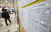A notice on indexes for apartment transactions in Seoul is put up at a real estate agent in Songpa District, southern Seoul, on Thursday. According to the Korea Real Estate Board on Thursday, the actual transaction prices of apartment units in Seoul logged a record fall of 22.09 percent in 2022, the biggest margin since the agency began compiling related data in 2006, largely due to rising interest rates. [YONHAP]