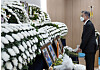 President Moon Jae-in pays tribute to the female Air Force officer who reportedly took her own life following a sexual harassment claim against a fellow service member, at the mourning altar for the officer in Seongnam, Gyeonggi, on Sunday.[YONHAP]