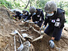 South Korean soldiers in April excavate the remains of troops who died in a battle at Arrowhead Ridge inside the present-day demilitarized zone during the 1950-53 Korean War. [MINISTRY OF NATIONAL DEFENSE]