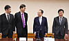 Finance Minister Choo Kyung-ho, second from right, at a meeting with financial regulators in central Seoul Thursday. [MINISTRY OF ECONOMY AND FINANCE]