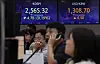 Screens in Hana Bank's trading room in central Seoul show foreign and stock markets open on Monday. [YONHAP]