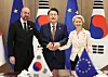 President Yoon Suk Yeol, center, European Council President Charles Michel, left, and European Commission President Ursula von der Leyen, right, pose for a commemorative photo ahead of the Korea-EU summit at the Yongsan presidential office in central Seoul on Monday. [JOINT PRESS CORPS]
