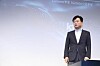 KT Senior Vice President Yi Sang-hwan explains a new internet plan GiGA Wi on Monday at the headquarters of KT in central Seoul. [KT]