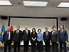 From left: Kyrgyzstan Counsellor to Korea Tilek Chokmorov, Turkmenistan Ambassador to Korea Begench Durdyyev, Tajikistan Ambassador to Korea Kirom Salohiddin, Prof. Kim Ju-yeon, Kim's mother, Kazakhstan Ambassador to Korea Nurgali Arystanov, Executive Vice-President of Korea Foundation Rhee Jong-kook and Uzbekistan Ambassador to Korea Alisher Abdusalomov pose for a photograph in central Seoul on April 23. [LEE SOO-JUNG]