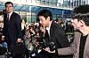 Actor Lee Sun-kyun appears for questioning at the Incheon Police Agency’s Incheon Nonhyeon Police Precinct on Saturday. [NEWS1]