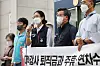 Author Bora Chung, second from left, speaks to the press, demanding better pay and conditions for Yonsei University's part-time teachers, in Mapo District, western Seoul, on Aug. 31, 2022. [YONHAP]