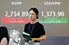 A screen in Hana Bank's trading room in central Seoul shows the Kospi closing at 2,754.89 points on Thursday, up 0.98 percent, or 26.72 points, from the previous trading session.[NEWS1]