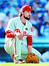 Park Chan-ho, at the time a Philadelphia Phillies relief pitcher, looks on after failing to field an eighth inning bunt from Los Angels Dodgers Ronnie Belliard in Game 2 of the NLCS playoff series in Los Angeles on Oct. 16, 2009. [REUTERS/YONHAP]