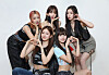 Girl group WOOAH poses for the camera ahead of an interview with the Korea JoongAng Daily. [PARK SANG-MOON]