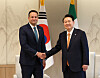 President Yoon Suk Yeol, right, shakes hands with Ireland's Prime Minister Leo Varadkar at a bilateral summit at the Yongsan presidential office in central Seoul on Friday. [JOINT PRESS CORPS]