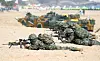 South Korean Marines take part in the ongoing South Korea-U.S. Ssangyong amphibious landing exercise on a beach in Pohang, North Gyeongsang on Wednesday. [YONHAP]