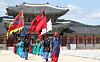Re-enactors resume the change of guard ceremony, which had been suspended due to the coronavirus outbreak, at Gyeongbok Palace in central Seoul on Wednesday. The ritual is carried out everyday except for Tuesdays. [NEWS1]