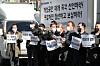 A group of businessmen who have factories in the Kaesong Industrial Complex stage a rally near the Blue House compound on Tuesday, urging the government to reopen the complex or give them financial support. [NEWS1]