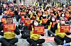 Korea Mart Labor Union holds a rally in front of Daegu's city hall on Monday in protests the changes on day offs. [NEWS1]