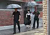 Two security guards protect a Seoul city official on Wednesday during a demonstration of the metropolitan government's latest measures, including security services for stalking victims in need of protection. [YONHAP]
