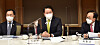 Korea Chamber of Commerce and Industry Chairman Chey Tae-won, center, speaks during a meeting with Energy Minister Moon Sung-wook at the association's office in central Seoul. [YONHAP]