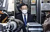Democratic Party (DP) Chairman Lee Jae-myung leaves the National Assembly Library in Yeouido, western Seoul, after attending an event on Monday afternoon. [JOONGANG ILBO]