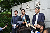 Legal representatives of Korean victims of forced labor during Japan’s colonial rule hold a press conference in front of the Foreign Ministry in central Seoul on Monday. [YONHAP]
