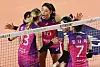 Kim Yeon-koung of the Incheon Heungkuk Life Pink Spiders, center, talks to her teammates during the match against Suwon Hyundai Engineering & Construction Hillstate at Samsan Stadium in Incheon on Friday. [NEWS1]