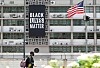 A banner supporting the Black Lives Matter movement and the fight against racial injustice and police brutality hangs from the U.S. Embassy in central Seoul Sunday. The U.S. Embassy tweeted Saturday that it ’stands in solidarity with fellow Americans grieving and peacefully protesting to demand positive change.' The Black Lives Matter movement has exploded in the United States after George Floyd, a 46-year-old African-American man, was killed by a Minneapolis police officer on May 25. [YONHAP]