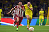 Olympiacos' Hwang Ui-jo fights for the ball with Nantes' French defender Nicolas Pallois during a Europa League match at La Beaujoire stadium in Nantes on Sept. 8, 2022.  [AFP/YONHAP]