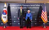 Bank of Korea Governor Rhee Chang-yong, left, and U.S. Treasury Secretary Janet Yellen at the Bank of Korea office in central Seoul on Tuesday. [BOK]
