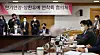 Financial Services Commission Chairman Kim Joo-hyun announces the extension of the loan repayment suspension program in a meeting with local banks in Myeong-dong on Tuesday. [YONHAP]