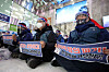 Unionized workers of Hanjin Transportation protest at the company headquarters in central Seoul on Thursday claiming the company has unfairly fired union members. The logistics company’s labor union has been on strike since Tuesday, without a proposed end date. CJ Logistics’ labor union is also planning on a nationwide strike from Saturday, also for not extending contracts with some delivery workers. [YONHAP]