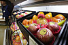 Prices for fruit gift baskets sold by supermarkets for the Lunar New Year have risen on-year by an average of 20 to 30 percent and by up to 60 percent, as Asian pear and apple prices jumped. Gift fruit boxes are on display at a supermarket in Seoul. [YONHAP]