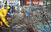 Fishers remove freshly caught spring anchovies from their nets at Daebyeon Port in Gijang-gun, Busan, on April 7. [NEWS1]