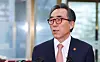 Cho Tae-yul, appointed as foreign minister on Thursday, speaks with the press at the ministry building in central Seoul on Thursday morning. [NEWS1]
