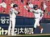 Jose Fernandez of the Doosan Bears rounds the bases after hitting a home run agains the SSG Landers at Jamsil Baseball Stadium in southern Seoul on Sunday. [YONHAP]