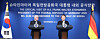 German President Frank-Walter Steinmeier, left, and President Yoon Suk-yeol speak at a joint press conference after talks at the presidential office in Yongsan District, central Seoul on Friday. [YONHAP]