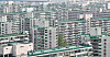 Major apartment complexes that are set for reconstruction work showed signs of price recovery over the long weekend holiday, which runs between April 30 and May 3. Prices for the Jamsil Jugong 5 Danji apartment complex in southern Seoul, pictured above, which fell to as low as 1.82 billion won last month due to heavy tax regulations, rose to 1.9 billion won this month. [YONHAP]