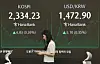 A screen in Hana Bank's trading room in central Seoul shows the Kospi closing at 2,334.23 points on April 8, up 6.03 points, or 0.26 percent, from the previous trading session. [YONHAP]