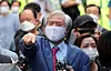 Rev. Jun Kwang-hoon speaks to reporters Monday afternoon outside his home in Seongbuk District, central Seoul, shortly before taking a police vehicle to the Seoul Detention Center. [NEWS1]