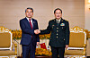 Defense Minister Lee Jong-sup, left, shakes hands with Chinese Defense Minister Wei Fenghe during a meeting on the sidelines of an Asean Defense MInisters' Meeting in Cambodia on Wednesday. [NEWS1]
