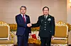 Defense Minister Lee Jong-sup, left, shakes hands with Chinese Defense Minister Wei Fenghe during a meeting on the sidelines of an Asean Defense MInisters' Meeting in Cambodia on Wednesday. [NEWS1]