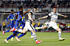 Korea's Kim Shin-wook, right, scores the opening goal after receiving a header from Nam Tae-hee, center, in a World Cup qualifying match between Korea and Sri Lanka at Goyang Stadium in Goyang, Gyeonggi, on Wednesday. [NEWS1]