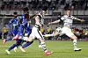 Korea's Kim Shin-wook, right, scores the opening goal after receiving a header from Nam Tae-hee, center, in a World Cup qualifying match between Korea and Sri Lanka at Goyang Stadium in Goyang, Gyeonggi, on Wednesday. [NEWS1]