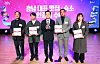South Chungcheong Governor Kim Tae-heum, center, poses for a photograph with business owners during a ceremony to celebrate a program to attract more visitors in the coming years on Dec. 18 held in Yesan County. [SOUTH CHUNGCHEONG PROVINCIAL GOVERNMENT]