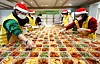 Volunteers prepare sets of banchan, or side dishes, for donation in Suwon, Gyeonggi, on Tuesday. [YONHAP]
