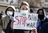 Ukrainian residents of Korea protest Russia's invasion of their country near the Russian Embassy in Jung District, central Seoul, on Sunday. [YONHAP]