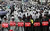 Teachers hold a protest in front of Jonggak Station in downtown Seoul on Saturday. The teachers are demanding that teachers' rights be restored as many of them have suffered from disrepects and overbearing parents. [YONHAP]