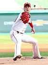 SSG Landers ace Kim Kwang-hyun pitches against the Kia Tigers at Incheon SSG Landers Field in Incheon on Saturday. [YONHAP]